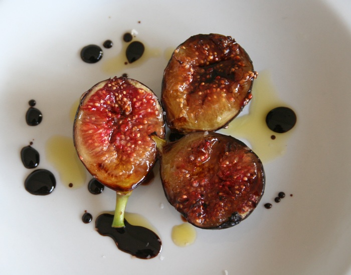 Grilled Figs with Balsamic Reduction