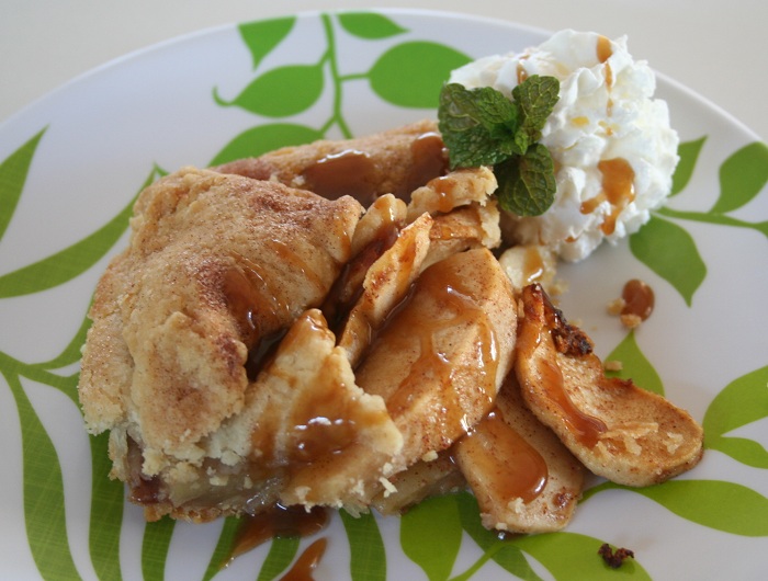 Flat Apple Pie with Perfect Pie Crust & Caramel Sauce (modified from Pioneer Woman’s recipe)